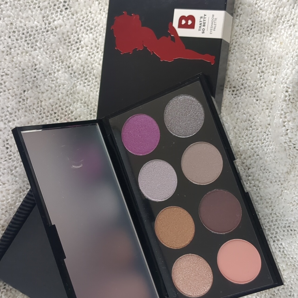 BETTY BOOP x ipsy That's So Betty Eyeshadow Palette, 12g/0.42oz - Picture 3 of 15